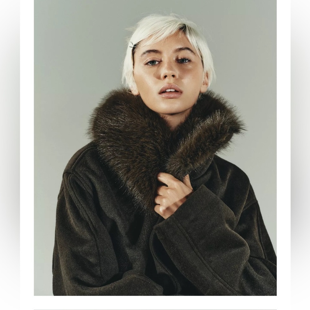 NEW ZARA WOOL BLEND COAT LUXURY WITH FAUX FUR COLLAR XS
🚨NO DISCOUNT - Picture 11 of 15